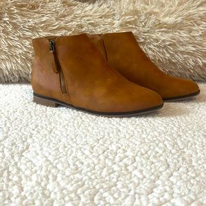 Big Girl size 4 Cat & Jack Bootie